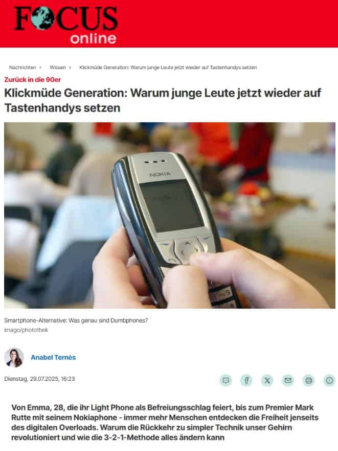Focus Online Artikel von Prof. Dr. Anabel Ternès von Hattburg über den Trend, warum junge Menschen wieder Tastenhandys nutzen, mit einem klassischen Nokia-Handy als Symbol für digitalen Minimalismus und Freiheit vom Smartphone-Overload.